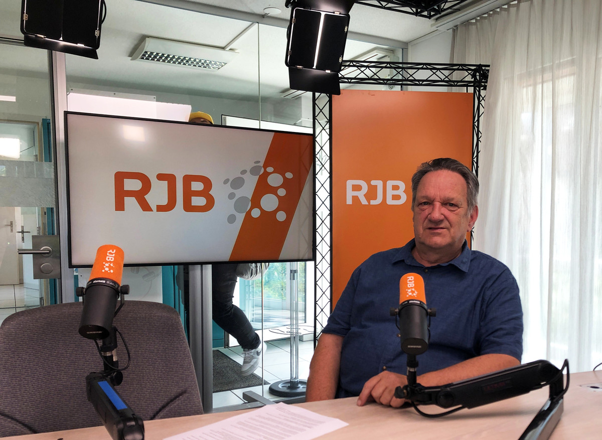 Henri Ruch dans les studios de RJB